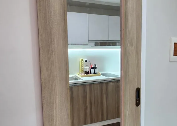 Apartment Air Fantasy Sophisticated Chic Family Living 300 Mbps Fast *