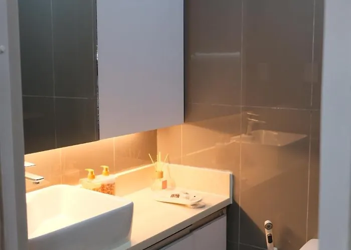 Air Fantasy Sophisticated Chic Family Living 300 Mbps Fast Apartment *